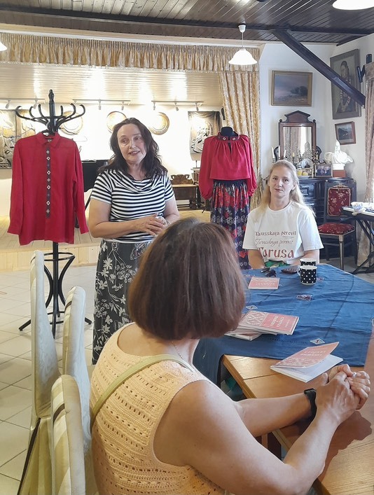Встреча тарусских вышивальщиц с жителями и гостями города