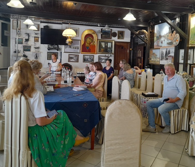 Встреча тарусских вышивальщиц с жителями и гостями города