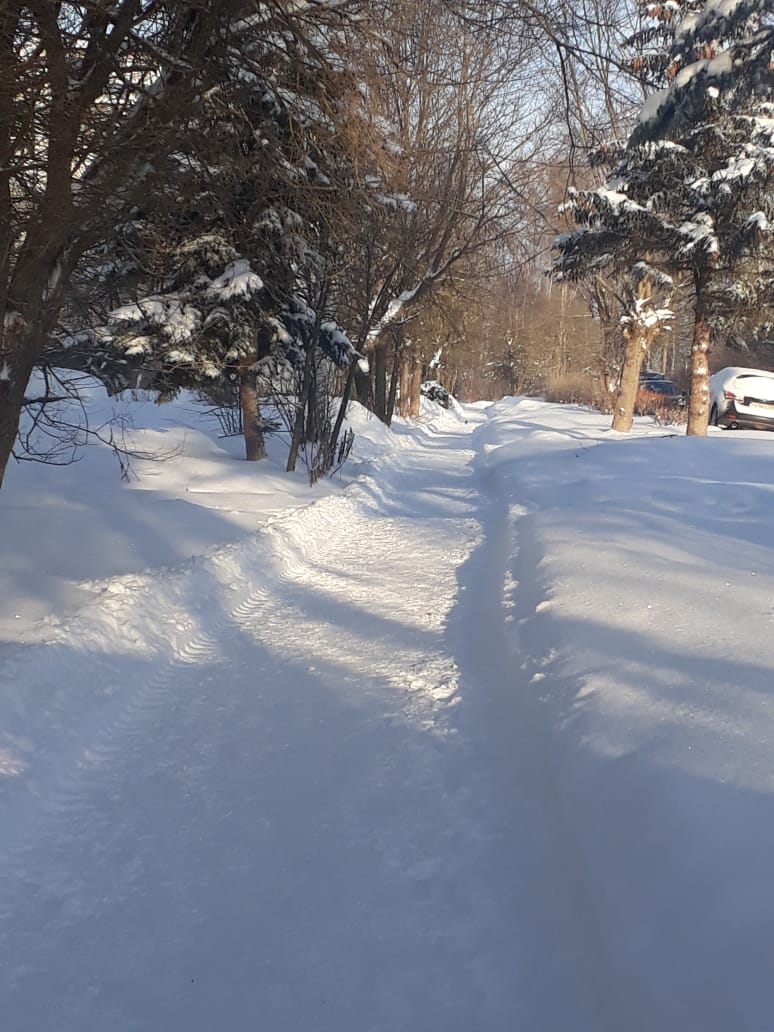 В Тарусе продолжается расчистка дорог и тротуаров от снега