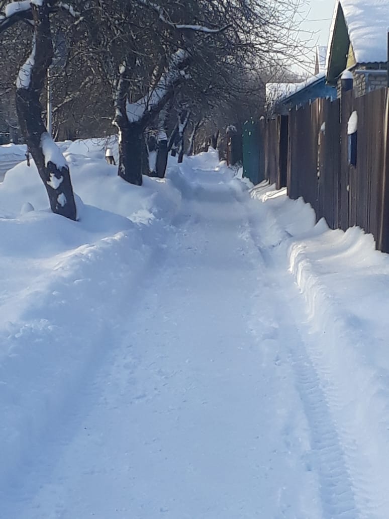 В Тарусе продолжается расчистка дорог и тротуаров от снега